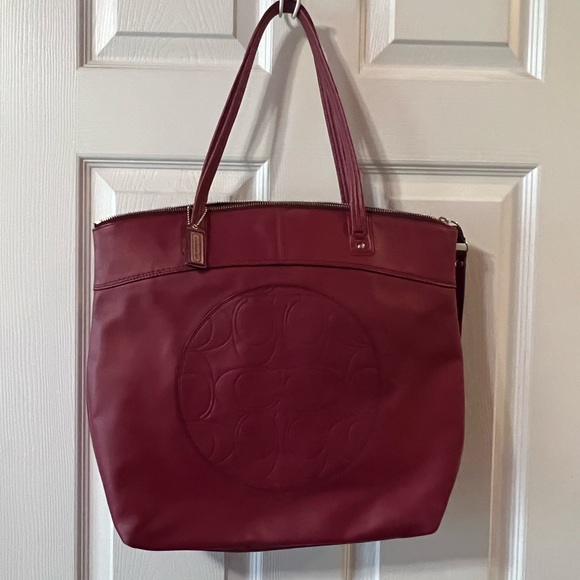 Raspberry embossed leather Coach shoulder bag; great condition - Picture 9 of 11